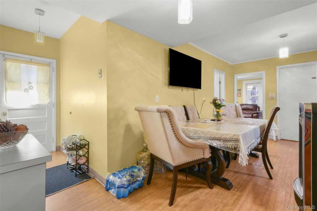 35 Charles Street, New Rochelle, NY 10801 - Photo 8 of 47