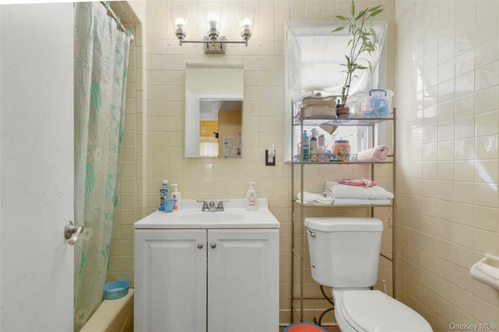35 Charles Street, New Rochelle, NY 10801 - Photo 9 of 47
