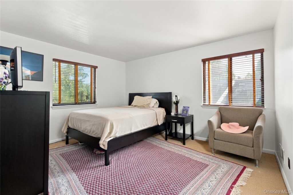 22 Village Green, Rye, NY 10573 - Photo 16 of 28