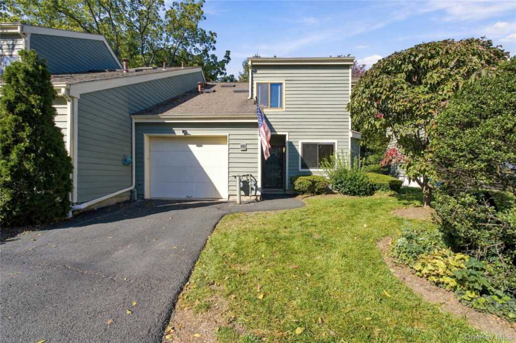 22 Village Green, Rye, NY 10573 - Photo 25 of 28