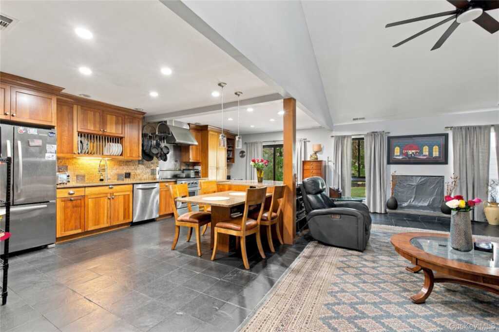 22 Village Green, Rye, NY 10573 - Photo 3 of 28
