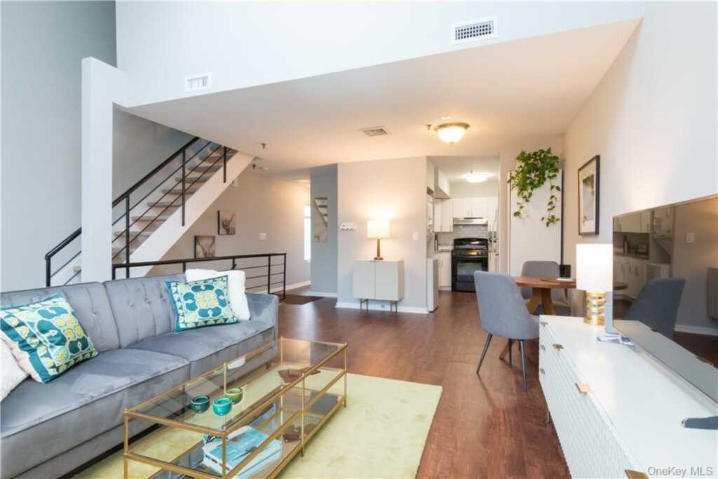 100 Chatterton Avenue, Unit #6, White Plains, NY 10606