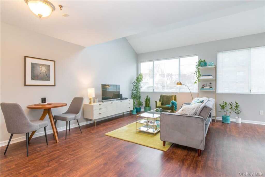 100 Chatterton Avenue, Unit #6, White Plains, NY 10606 - Photo 2 of 16