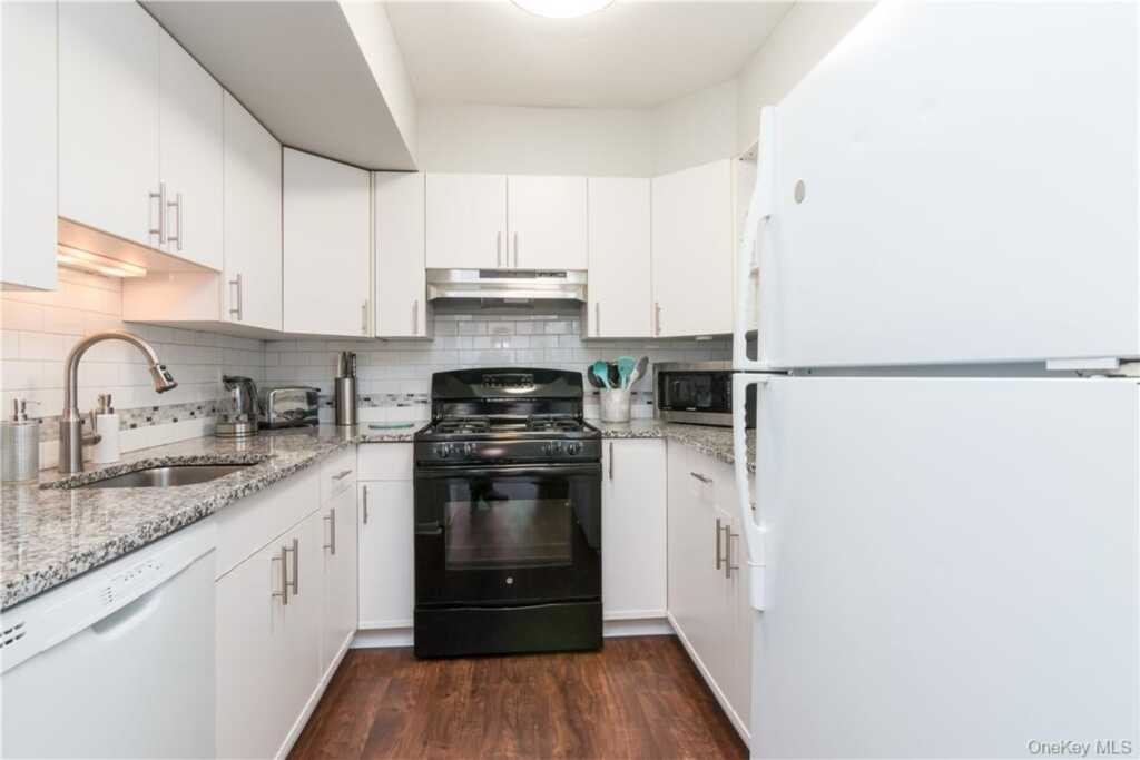 100 Chatterton Avenue, Unit #6, White Plains, NY 10606 - Photo 8 of 16
