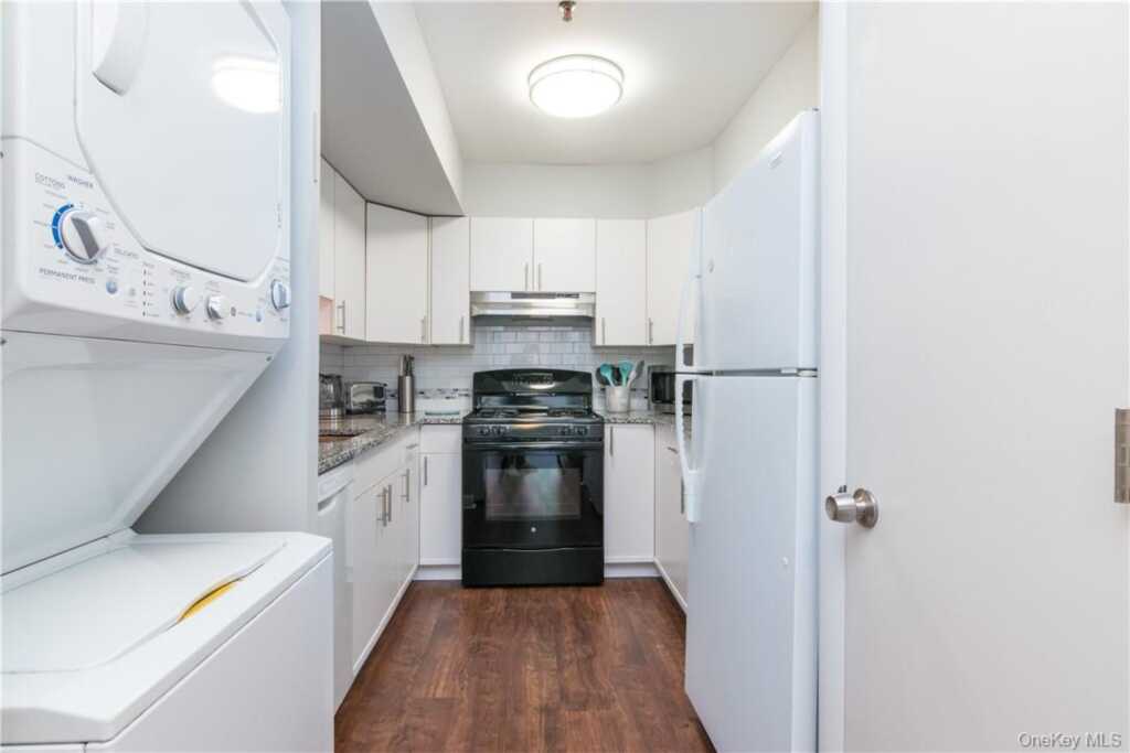 100 Chatterton Avenue, Unit #6, White Plains, NY 10606 - Photo 9 of 16
