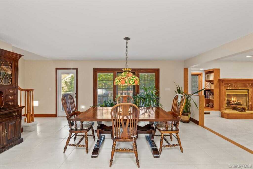 27 Mayer Drive, Suffern, NY 10901 - Photo 10 of 33