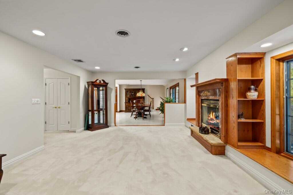 27 Mayer Drive, Suffern, NY 10901 - Photo 13 of 33