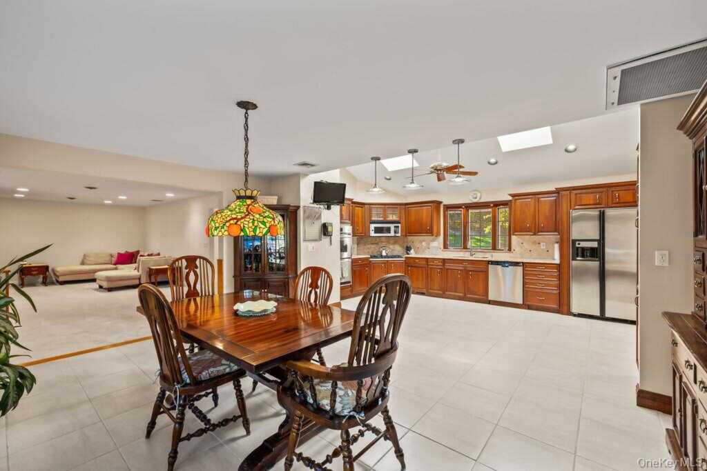 27 Mayer Drive, Suffern, NY 10901 - Photo 8 of 33