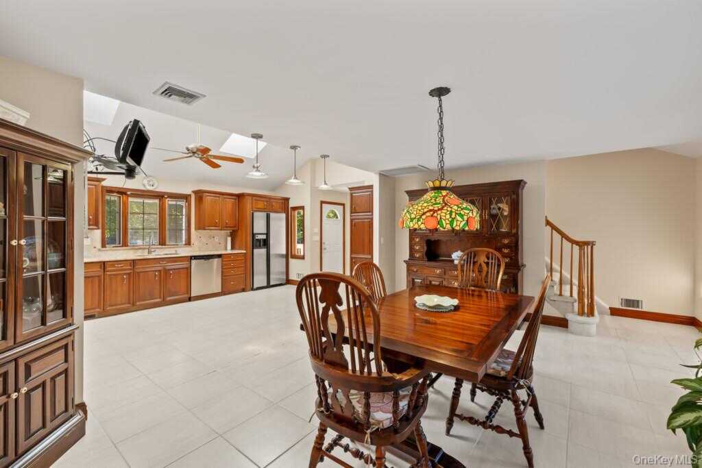 27 Mayer Drive, Suffern, NY 10901 - Photo 9 of 33