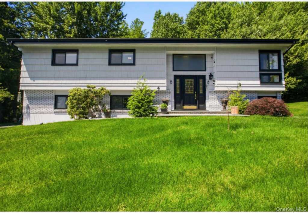 4 Medford Place, Nanuet, NY 10954