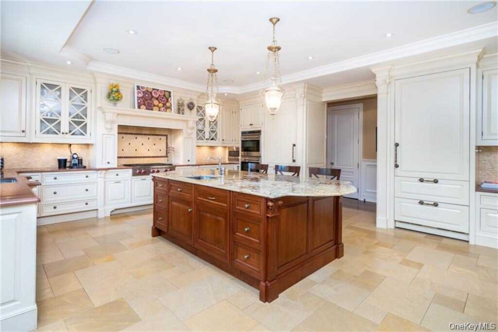 270 Trenor Drive, New Rochelle, NY 10804 - Photo 10 of 35