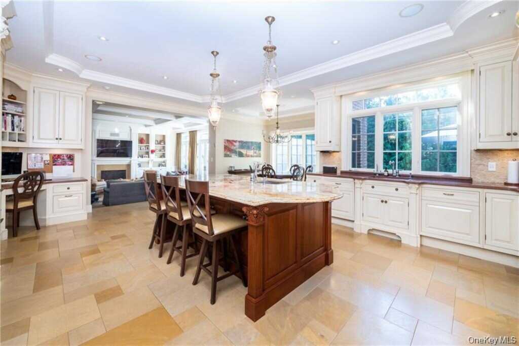 270 Trenor Drive, New Rochelle, NY 10804 - Photo 11 of 35