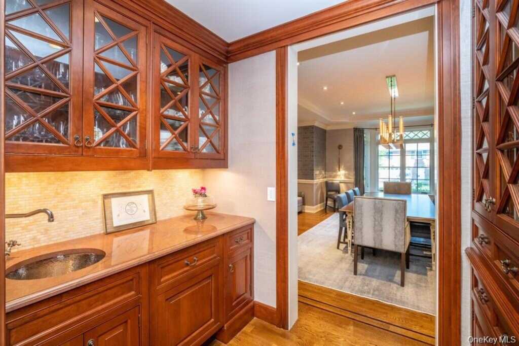 270 Trenor Drive, New Rochelle, NY 10804 - Photo 14 of 35