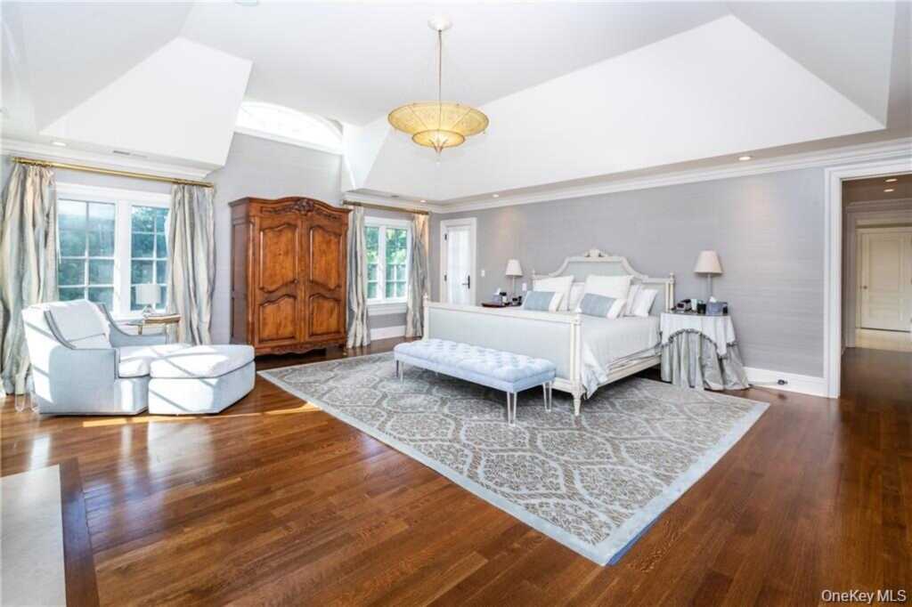 270 Trenor Drive, New Rochelle, NY 10804 - Photo 17 of 35