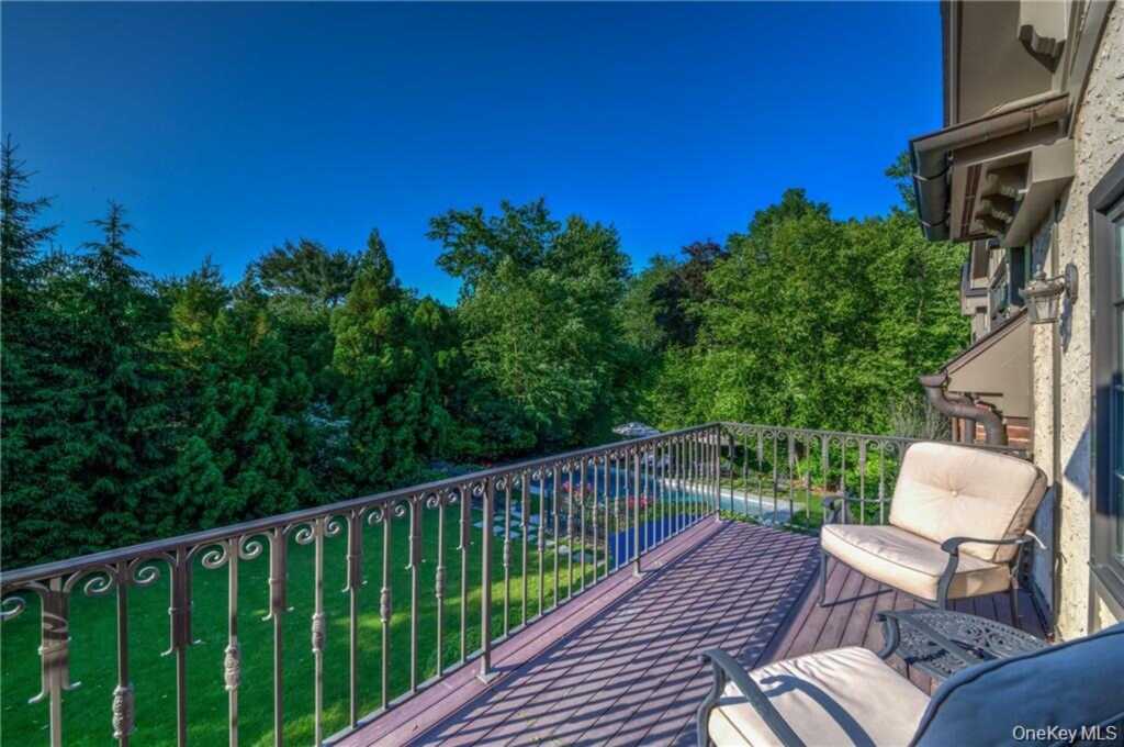 270 Trenor Drive, New Rochelle, NY 10804 - Photo 18 of 35