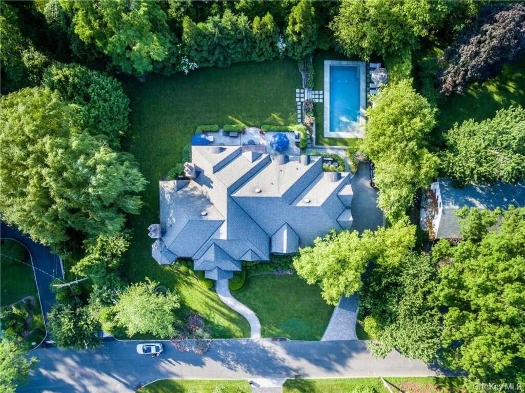270 Trenor Drive, New Rochelle, NY 10804 - Photo 2 of 35