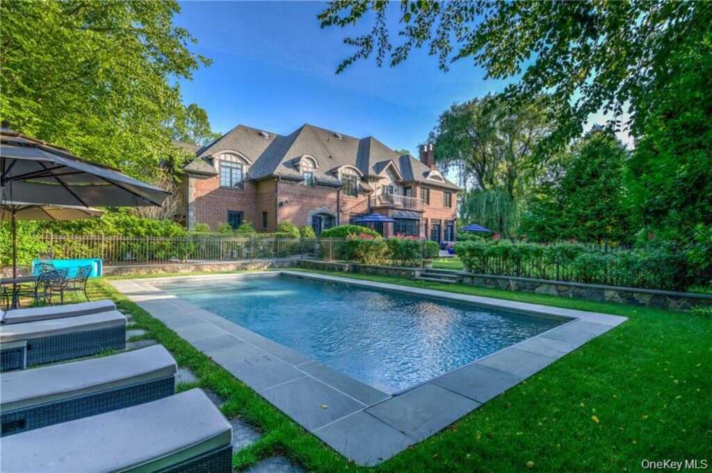 270 Trenor Drive, New Rochelle, NY 10804 - Photo 31 of 35