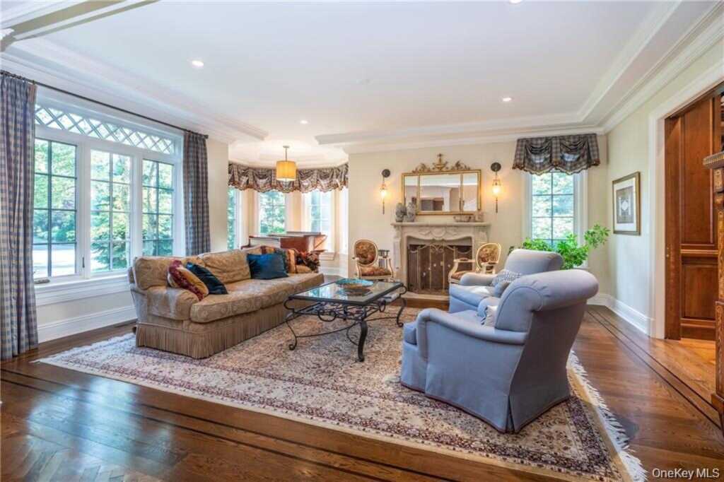 270 Trenor Drive, New Rochelle, NY 10804 - Photo 4 of 35
