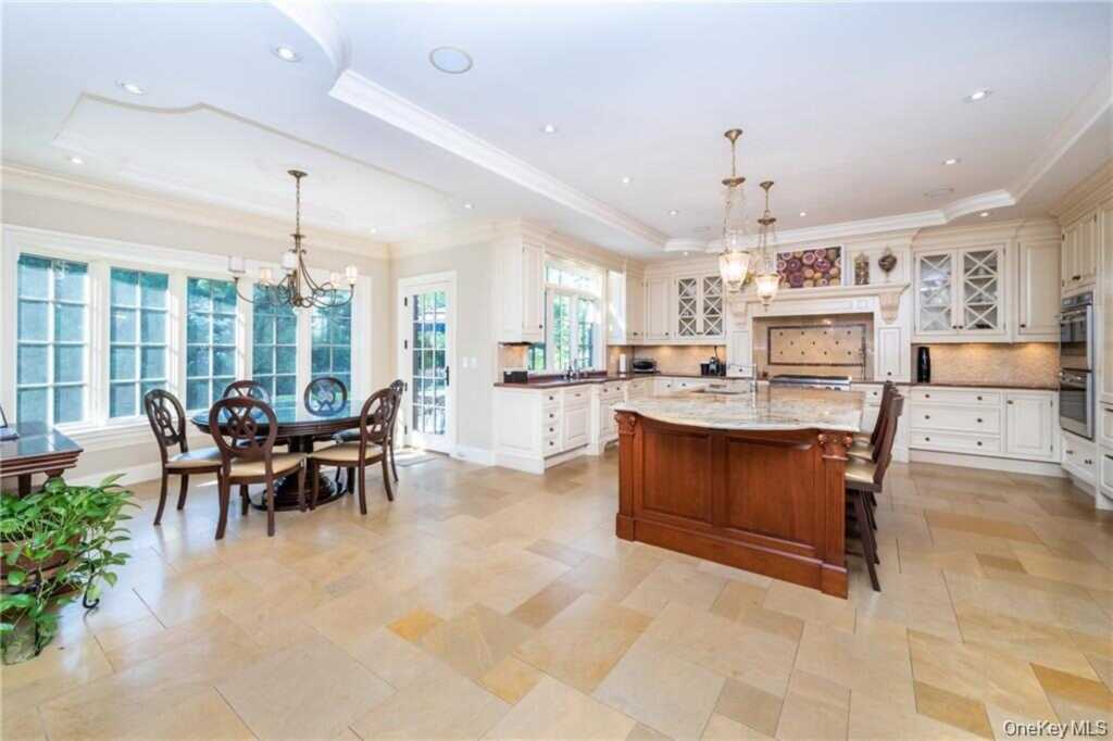 270 Trenor Drive, New Rochelle, NY 10804 - Photo 9 of 35