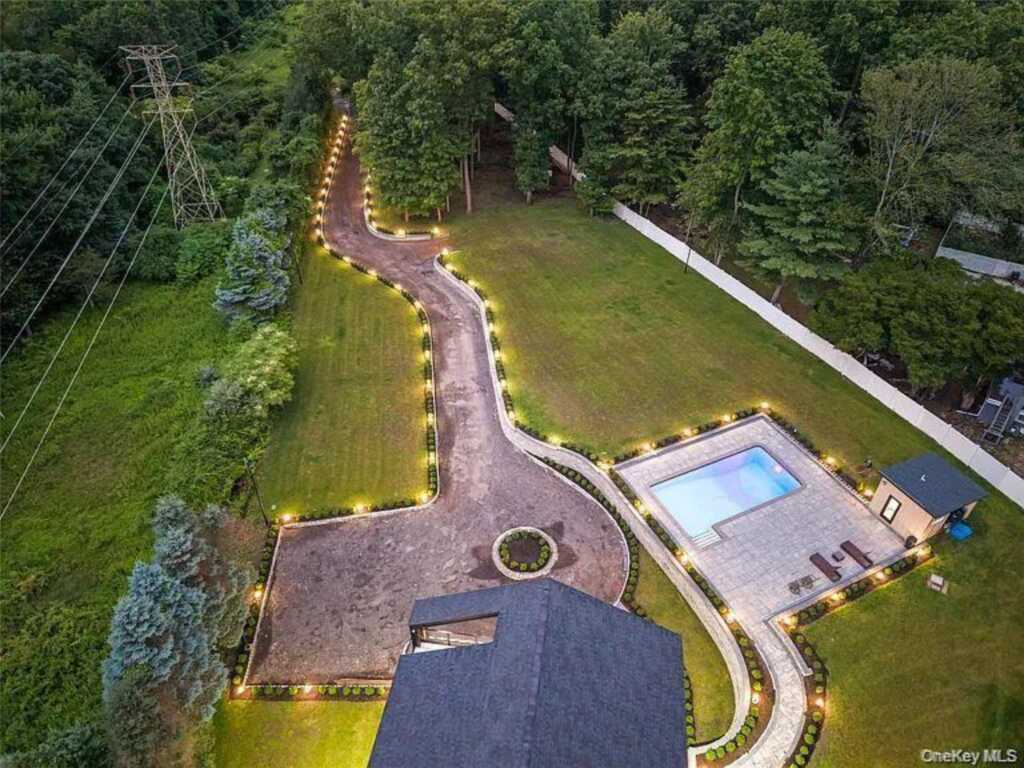 408 Buena Vista Road, New City, NY 10956 - Photo 3 of 46