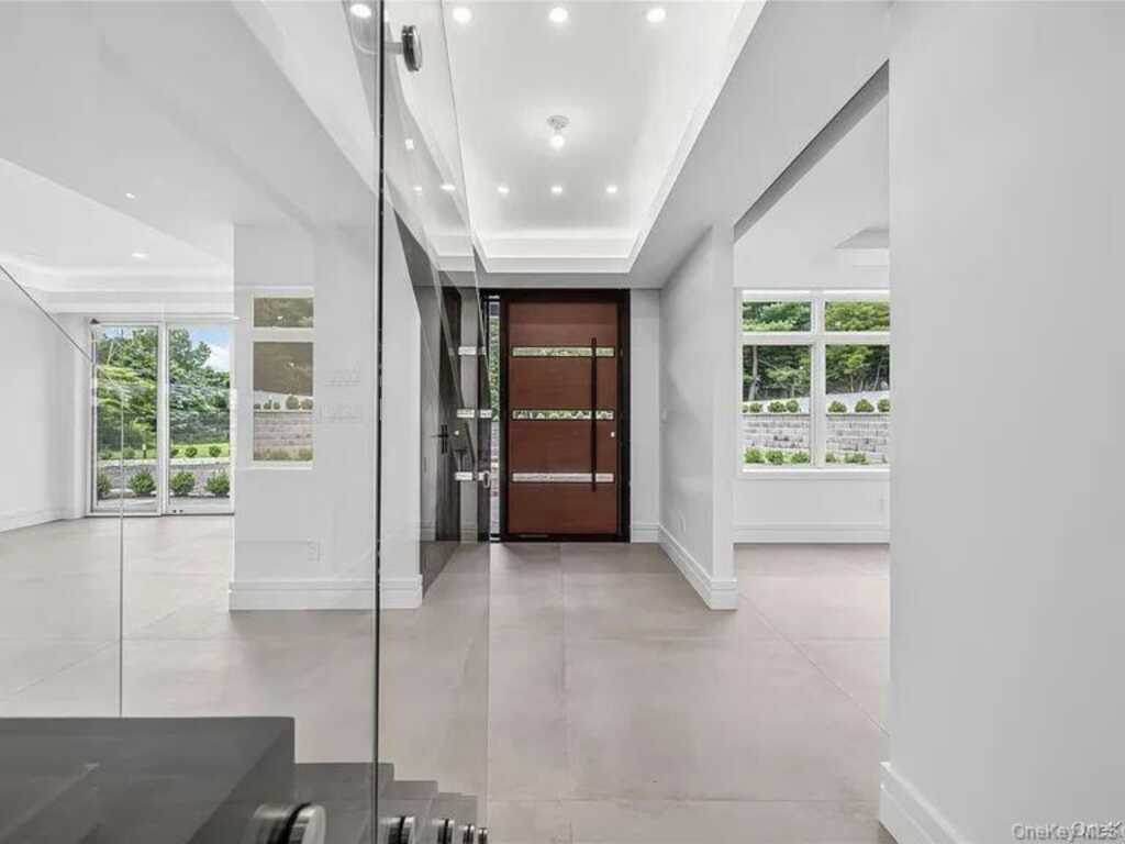 408 Buena Vista Road, New City, NY 10956 - Photo 4 of 46