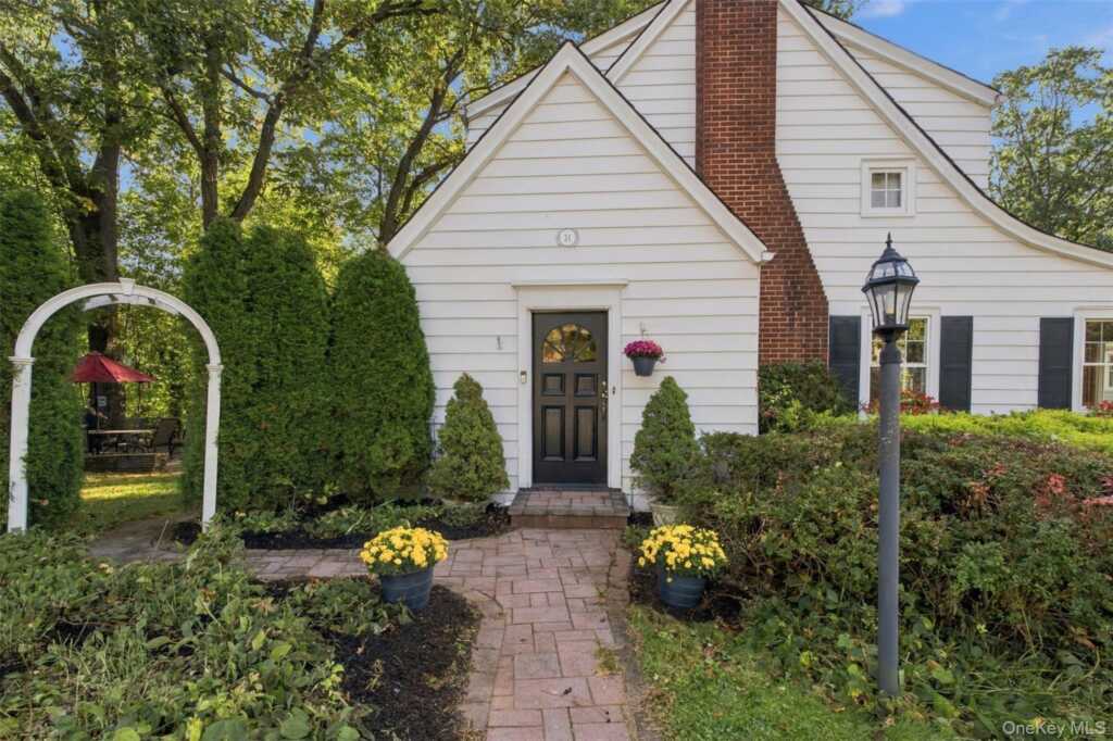 34 General Heath Avenue, White Plains, NY 10603