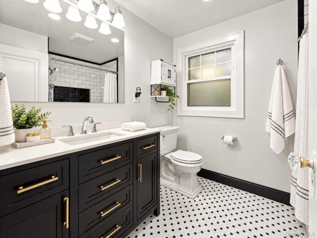 34 General Heath Avenue, White Plains, NY 10603 - Photo 14 of 44