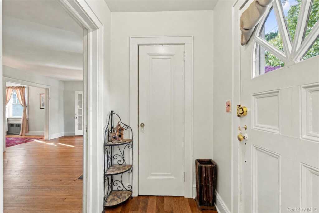 34 General Heath Avenue, White Plains, NY 10603 - Photo 18 of 44