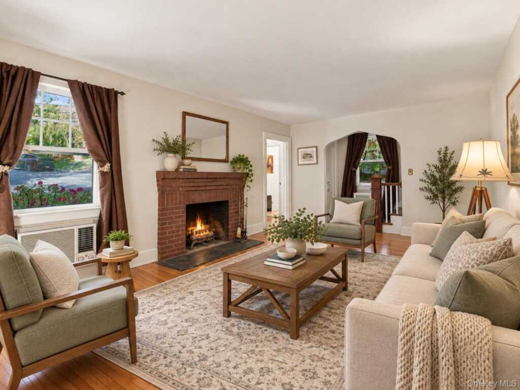 34 General Heath Avenue, White Plains, NY 10603 - Photo 3 of 44