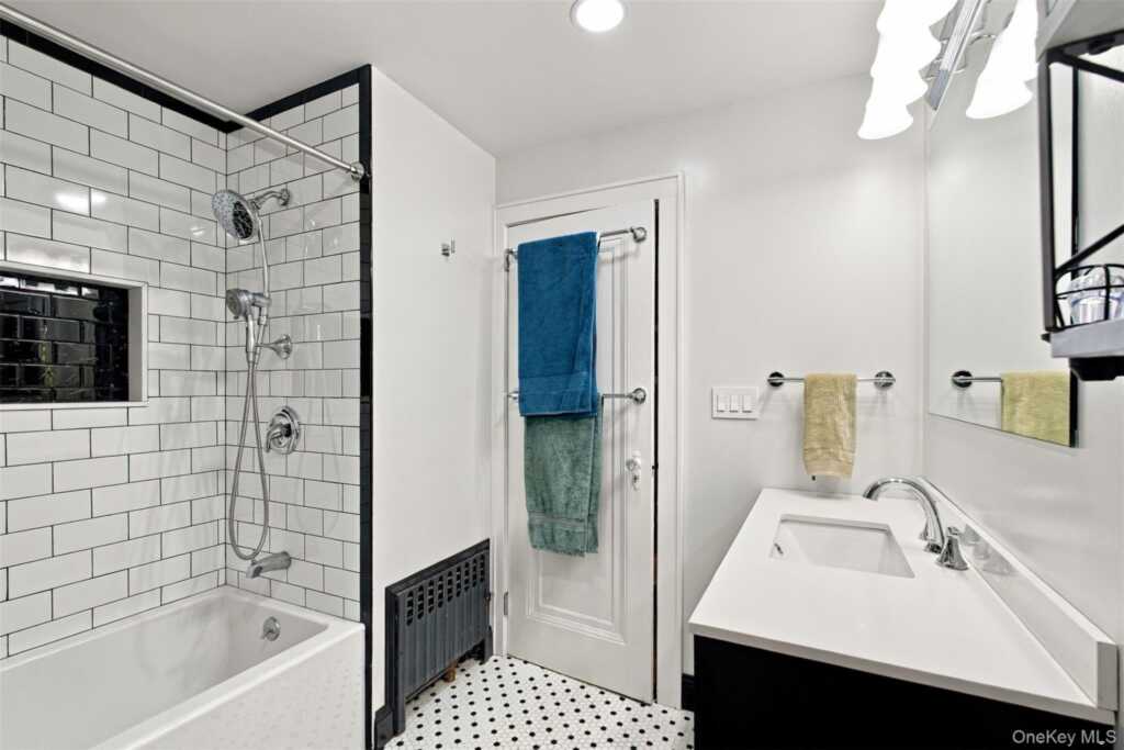 34 General Heath Avenue, White Plains, NY 10603 - Photo 33 of 44