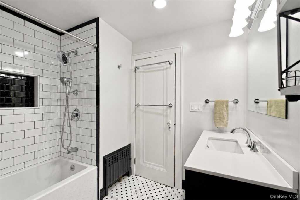 34 General Heath Avenue, White Plains, NY 10603 - Photo 34 of 44