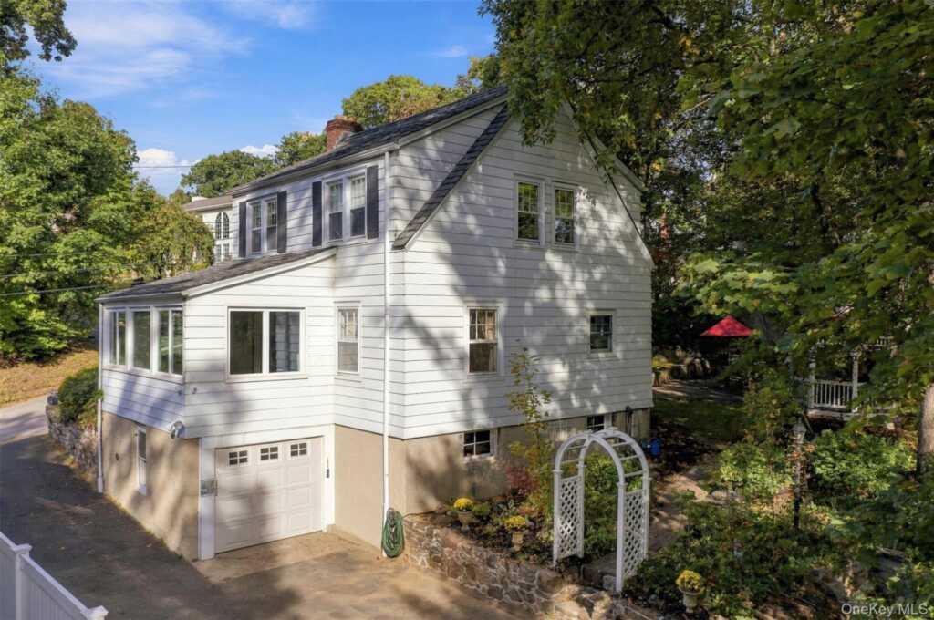34 General Heath Avenue, White Plains, NY 10603 - Photo 37 of 44