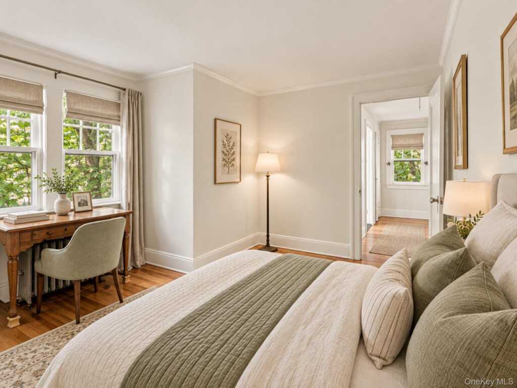 34 General Heath Avenue, White Plains, NY 10603 - Photo 4 of 44