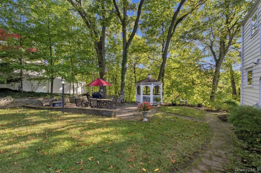 34 General Heath Avenue, White Plains, NY 10603 - Photo 40 of 44