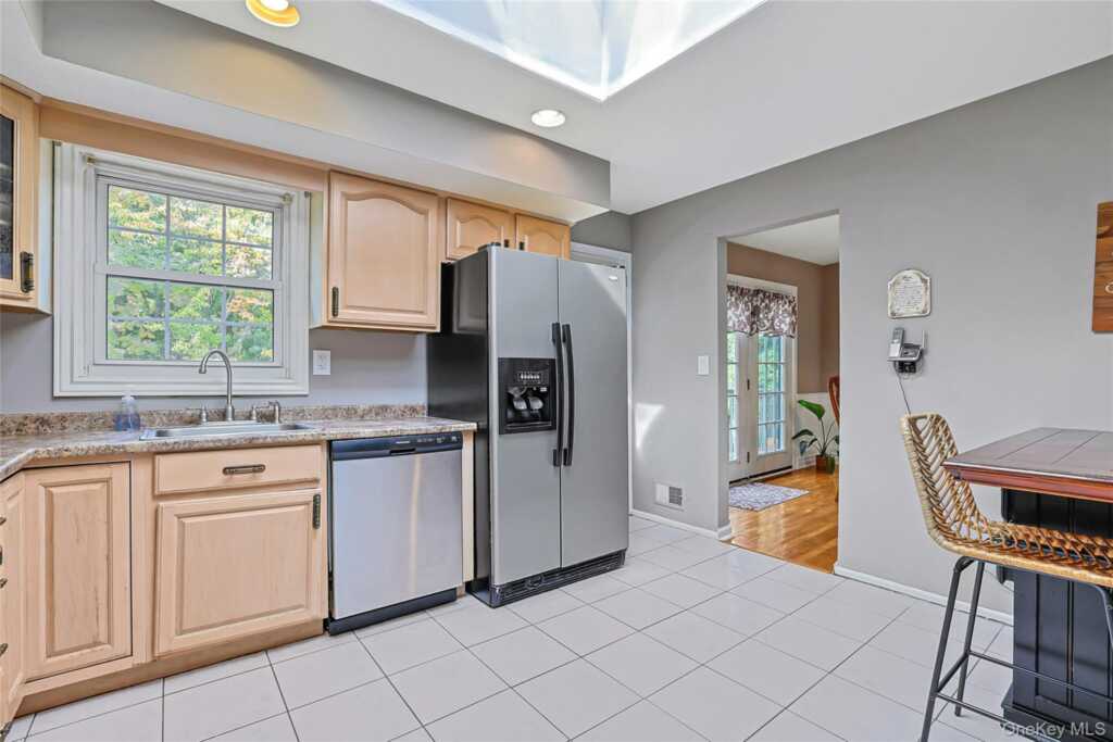 40 Lake Nanuet Drive, Nanuet, NY 10954 - Photo 10 of 25
