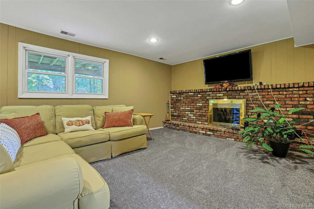 40 Lake Nanuet Drive, Nanuet, NY 10954 - Photo 16 of 25