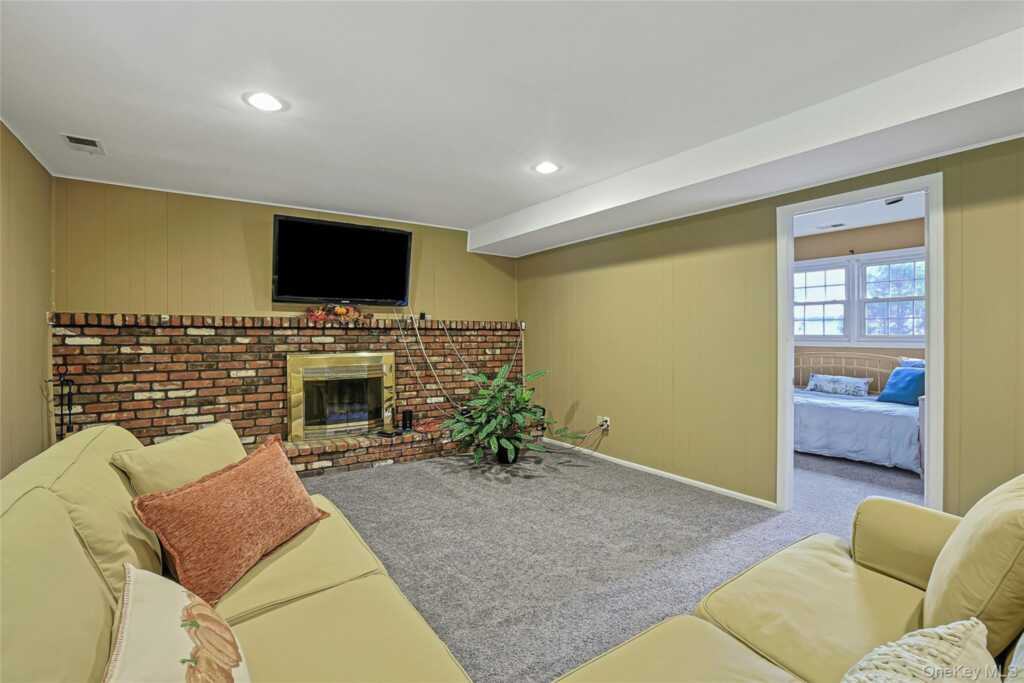 40 Lake Nanuet Drive, Nanuet, NY 10954 - Photo 17 of 25