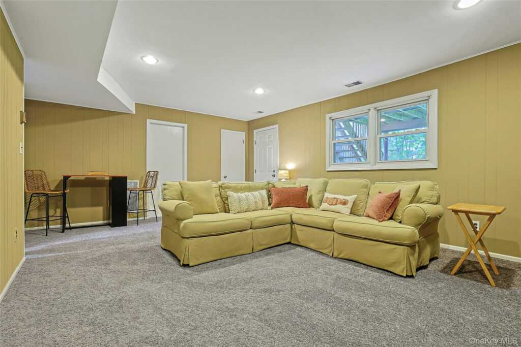 40 Lake Nanuet Drive, Nanuet, NY 10954 - Photo 18 of 25