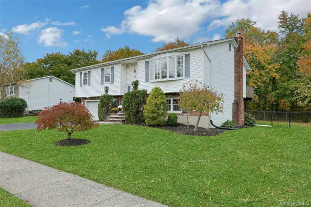 40 Lake Nanuet Drive, Nanuet, NY 10954 - Photo 1 of 25