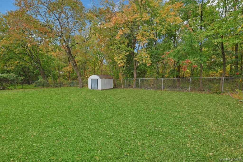 40 Lake Nanuet Drive, Nanuet, NY 10954 - Photo 22 of 25