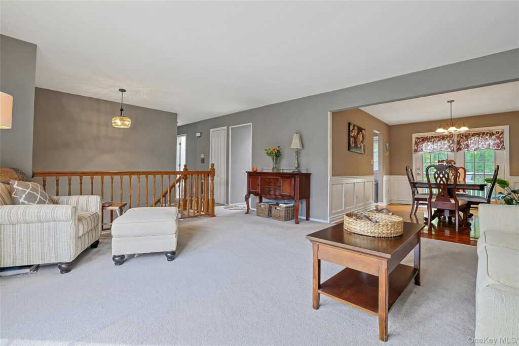 40 Lake Nanuet Drive, Nanuet, NY 10954 - Photo 4 of 25