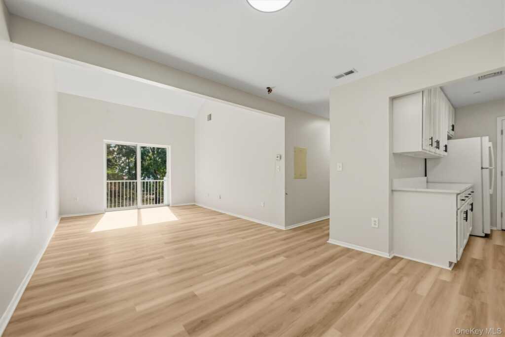 10-12 Chestnut Street, Unit #B307, Suffern, NY 10901 - Photo 13 of 50