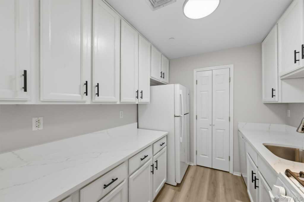 10-12 Chestnut Street, Unit #B307, Suffern, NY 10901 - Photo 18 of 50