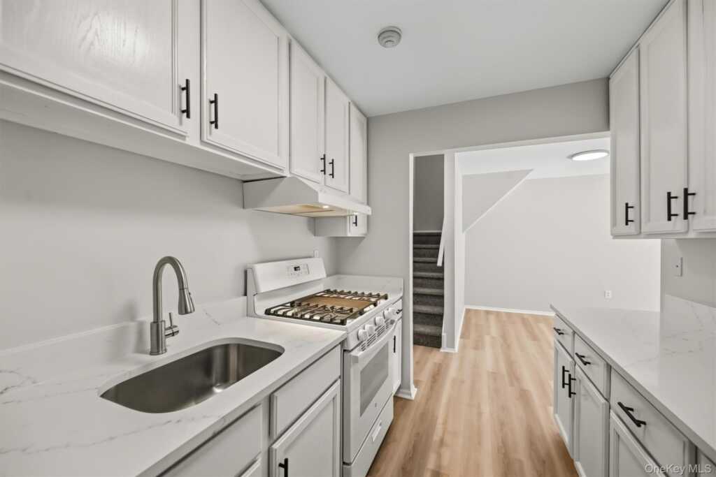 10-12 Chestnut Street, Unit #B307, Suffern, NY 10901 - Photo 20 of 50