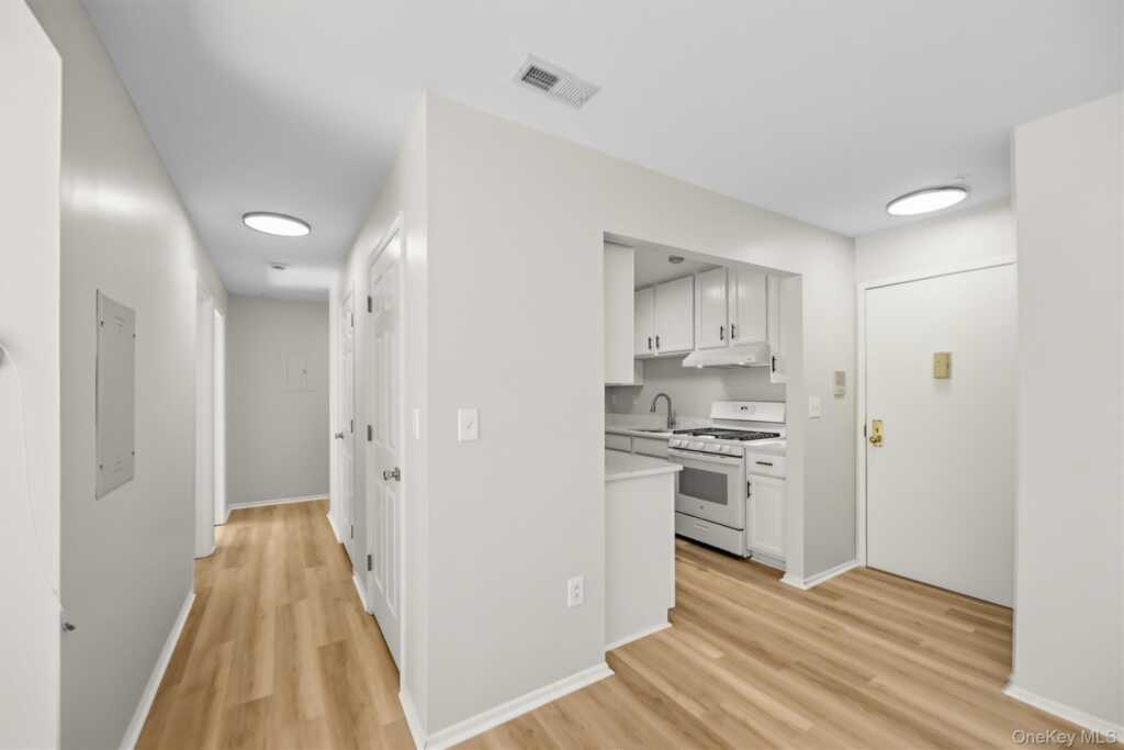 10-12 Chestnut Street, Unit #B307, Suffern, NY 10901 - Photo 27 of 50