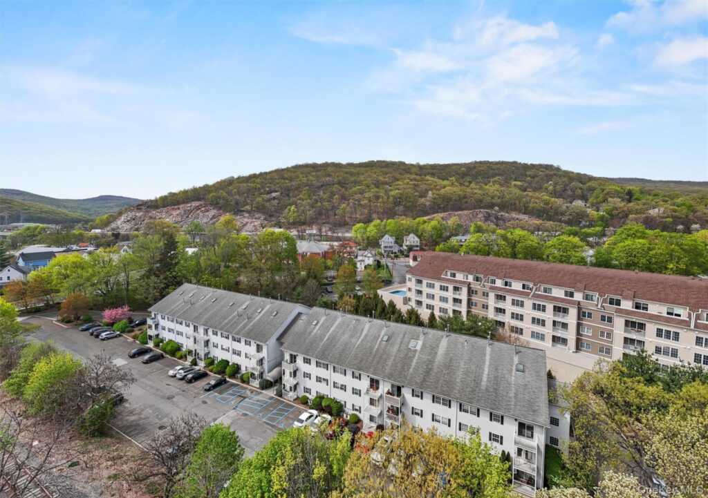 10-12 Chestnut Street, Unit #B307, Suffern, NY 10901 - Photo 3 of 50