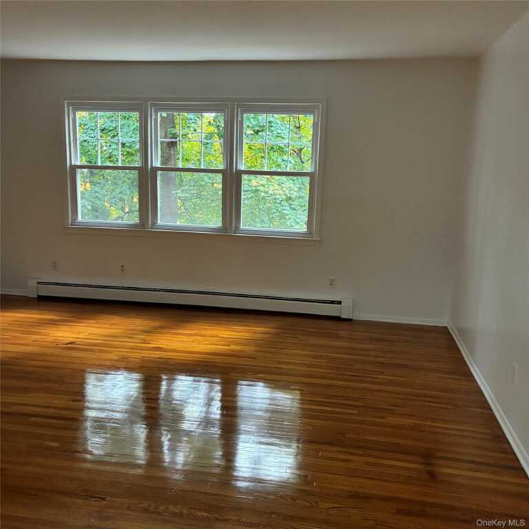 21 Pavilion Road, Unit #16, Suffern, NY 10901 - Photo 2 of 6