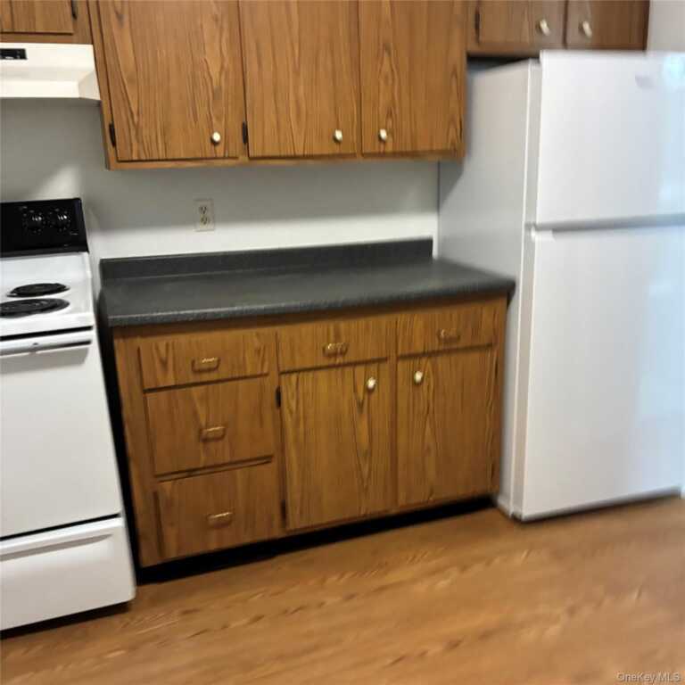21 Pavilion Road, Unit #16, Suffern, NY 10901 - Photo 4 of 6