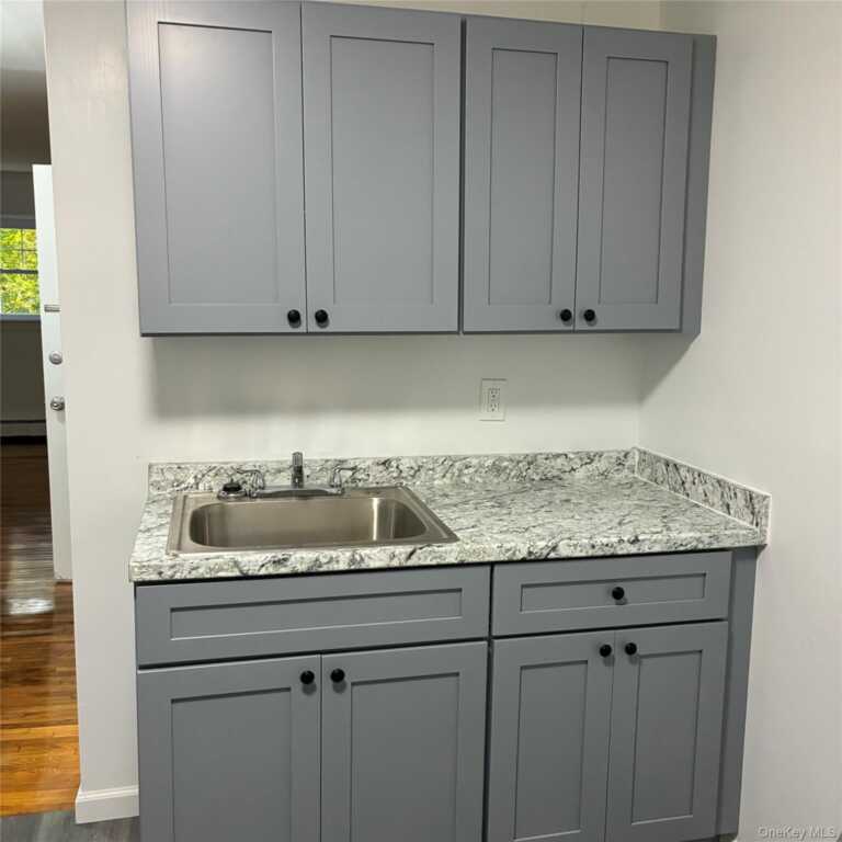 21 Pavilion Road, Unit #14, Suffern, NY 10901 - Photo 2 of 7
