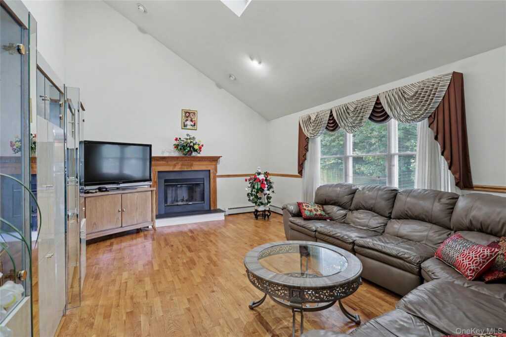14 Blue Heron Road, Nanuet, NY 10954 - Photo 14 of 37